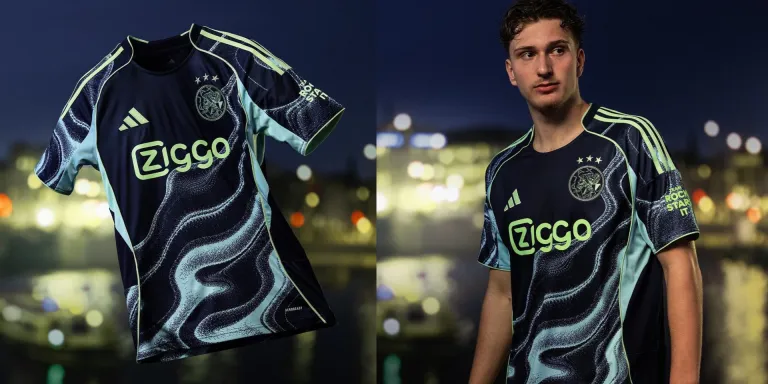 Kaos sepak bola dengan desain modern.